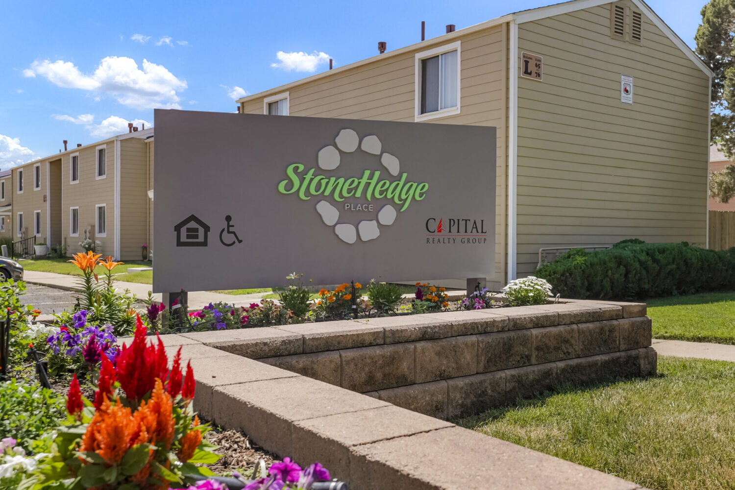 Stonehedge Place Apartments Sign