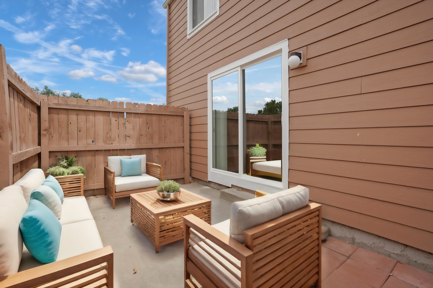Stonehedge Place Apartments Patio